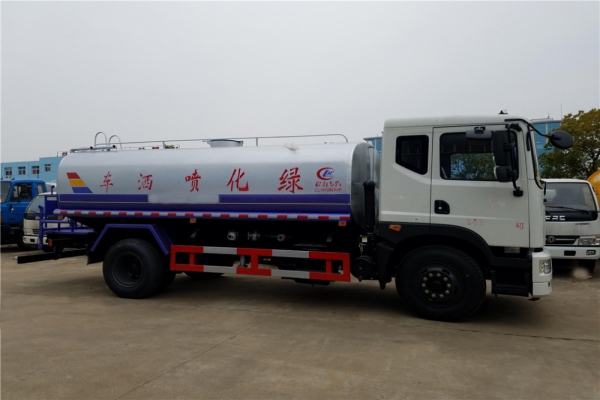 东风创普绿化喷洒车