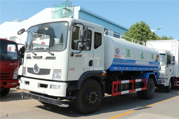 东风T3洒水车(12方)