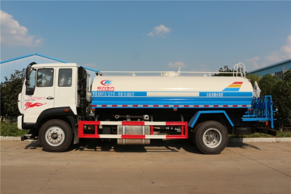 重汽斯太尔绿化喷洒车