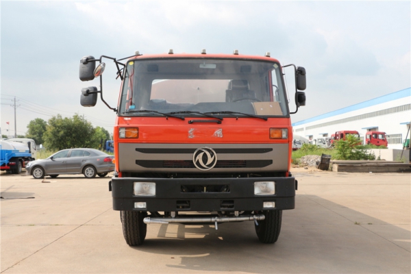 东风后八轮老款绿化喷洒车