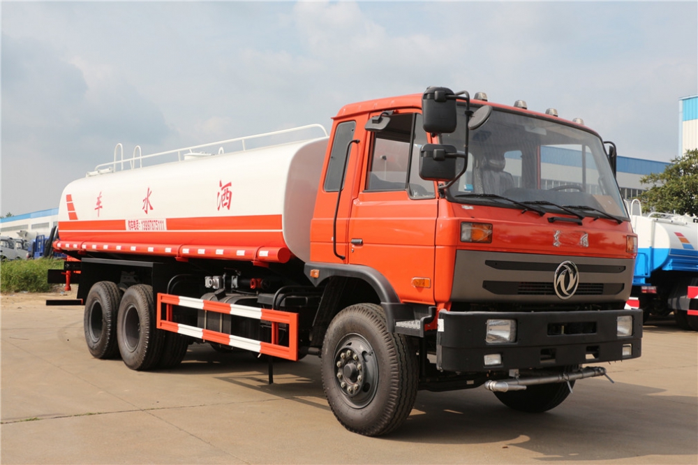 东风后八轮老款绿化喷洒车(20方)