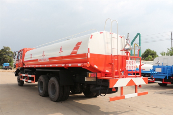 东风后八轮老款绿化喷洒车