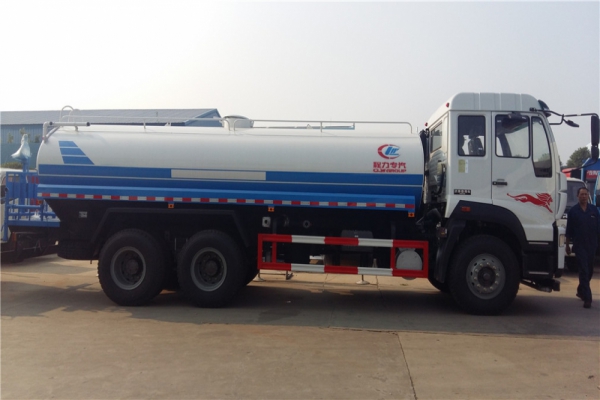 重汽斯太尔绿化喷洒车