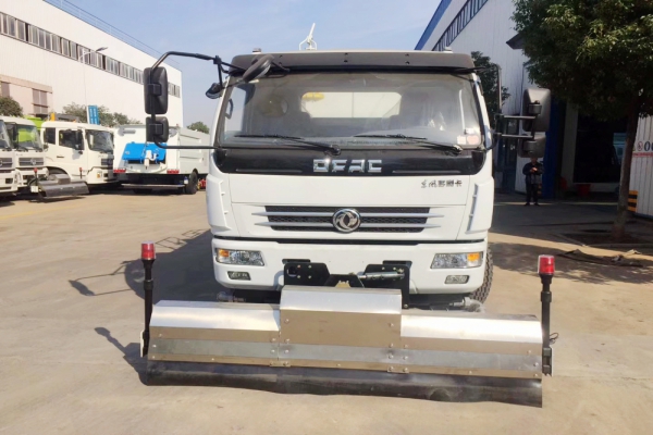 东风多利卡道路高压清洗车前置喷水架