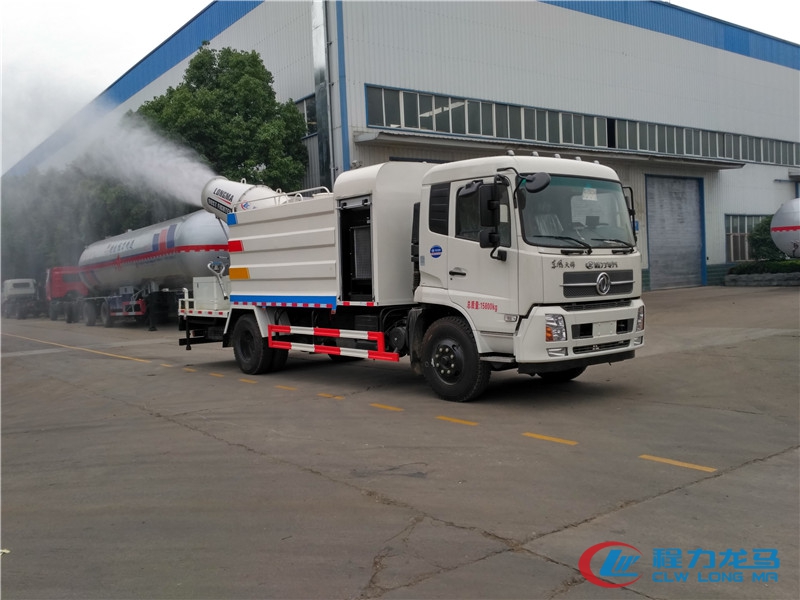 杨树絮的克星--多功能抑尘车专治漫天飞舞的杨树絮