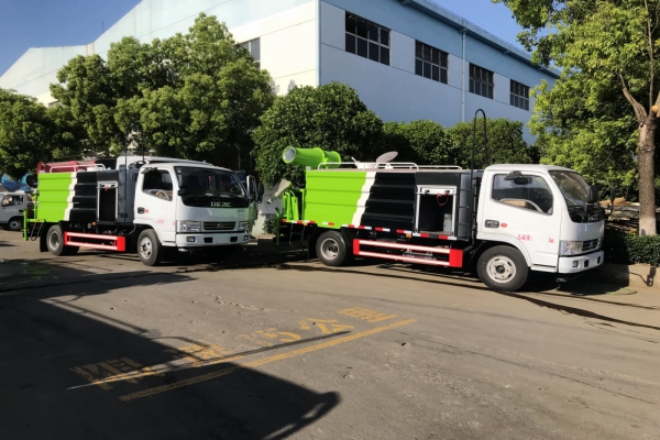 东风小多利卡抑尘车(方形厢体4.5立方、30米雾炮机)