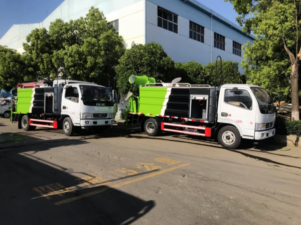 东风小多利卡抑尘车(方形厢体4.5立方、30米雾炮机)