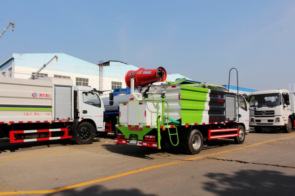 东风小多利卡抑尘车(方形厢体4.5立方、30米雾炮机)