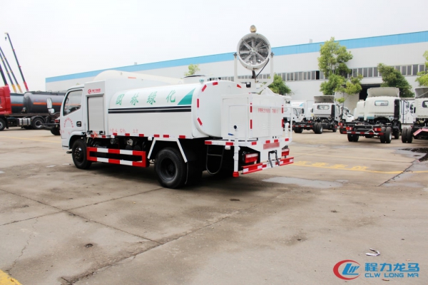 东风小多利卡雾炮车(圆弧罐体3立方、30米喷雾机)