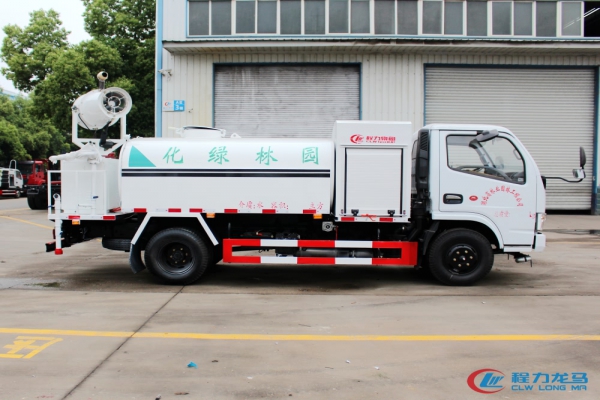 东风小多利卡雾炮车(圆弧罐体3立方、30米喷雾机)
