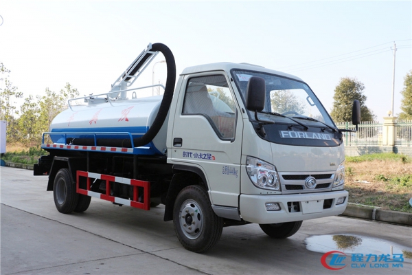 福田小卡吸粪车