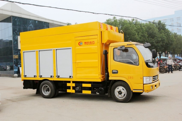 东风小多利卡D6污水处理车