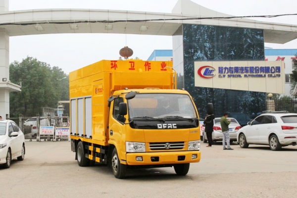 东风小多利卡D6污水处理车
