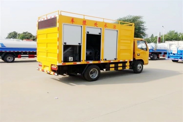 东风小多利卡D6污水处理车