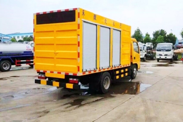 东风小多利卡D6污水处理车