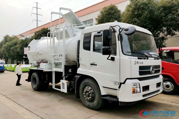 东风天锦餐厨垃圾车