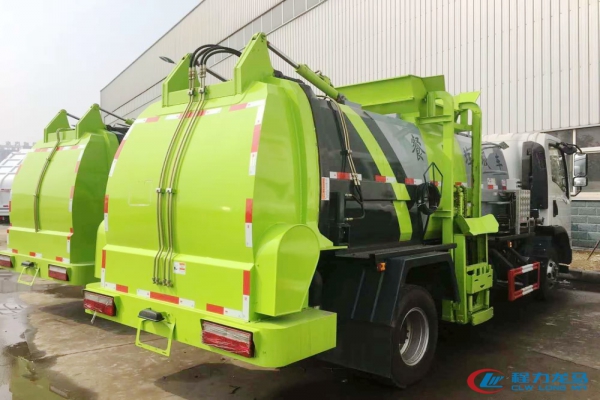 东风小多利卡餐厨垃圾车(方厢)