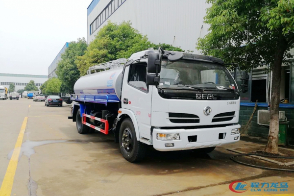 东风大多利卡吸粪车