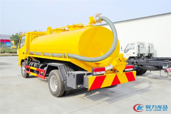 东风小多利卡吸粪车