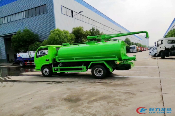 东风小多利卡吸粪车