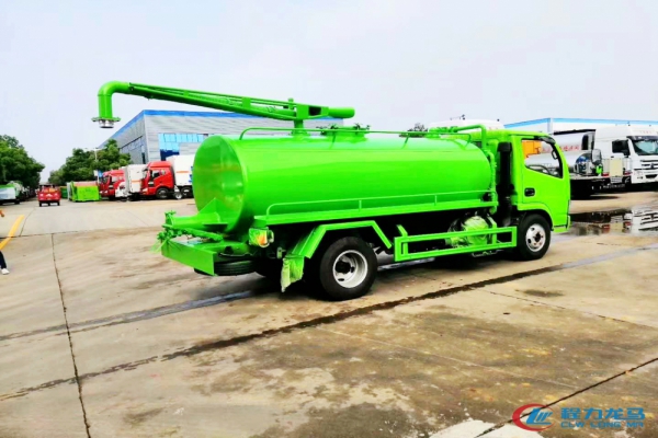 东风小多利卡吸粪车