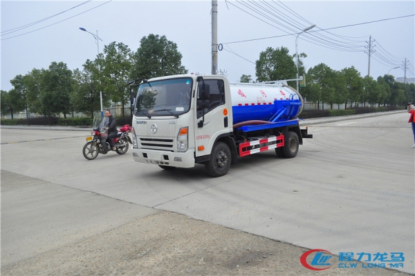 大运吸污车