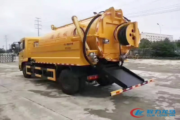 东风天锦清洗吸污车(8立方)