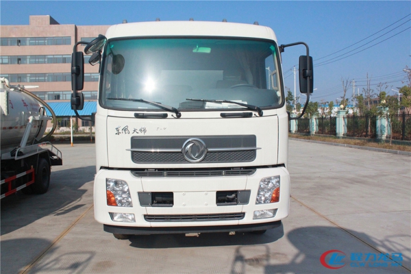 东风天锦吸污车
