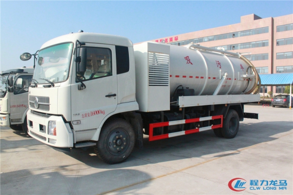 东风天锦吸污车