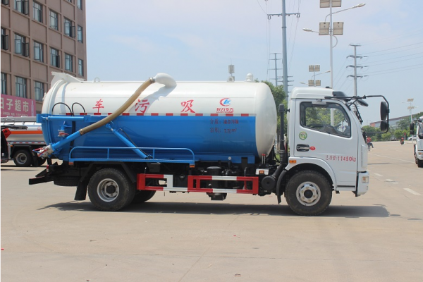 东风D7吸污车