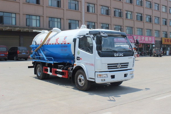 东风D7吸污车