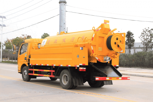 东风多利卡D7清洗吸污车