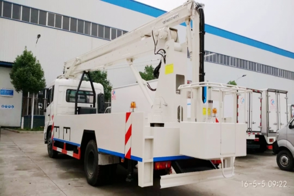 东风天锦折臂式高空作业车(22米)