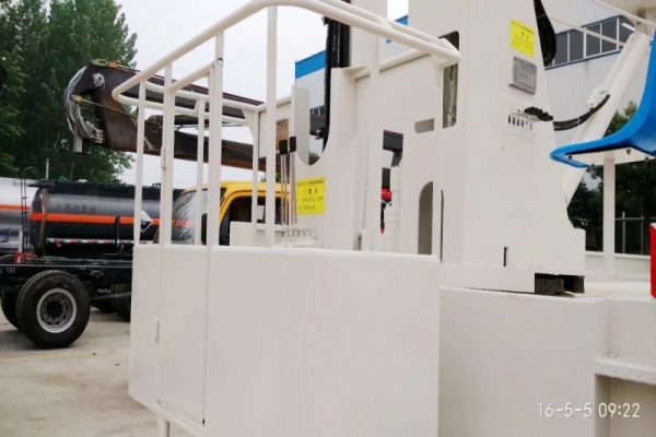 东风天锦折臂式高空作业车(22米)