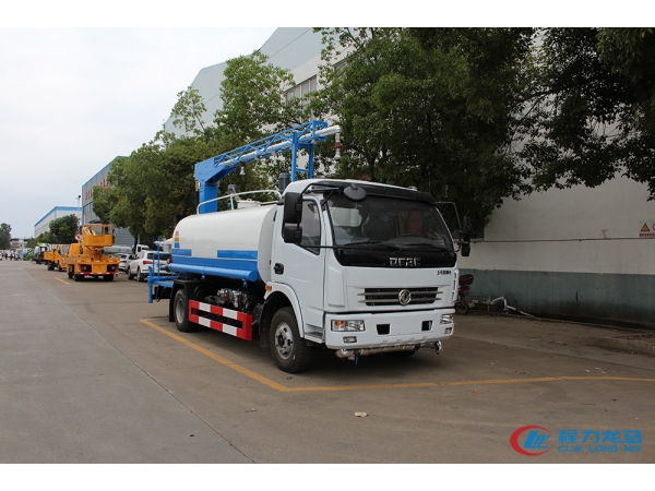 蓝牌东风小多利卡铁路喷杆车(车辆通过杀菌消毒车)