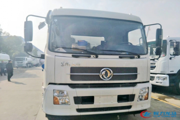 东风天锦铁路喷杆车(车辆通过消毒车)