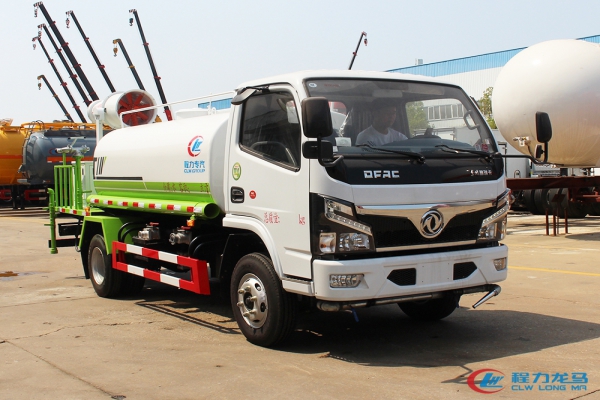 国六小多利卡绿化喷洒车(圆罐5吨-30米雾炮)