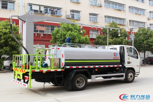 国六小多利卡铁路抑尘车