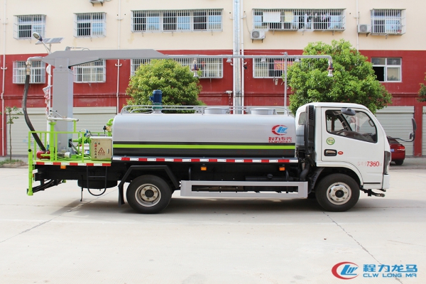 国六小多利卡铁路抑尘车,汽车通过消毒杀菌车