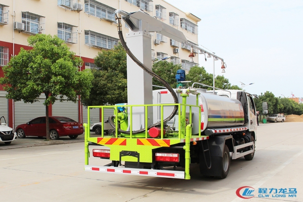 国六小多利卡铁路抑尘车,汽车通过消毒杀菌车