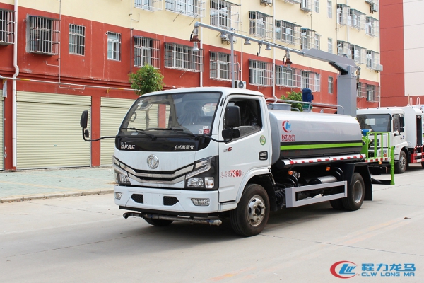 国六小多利卡铁路抑尘车,汽车通过消毒杀菌车