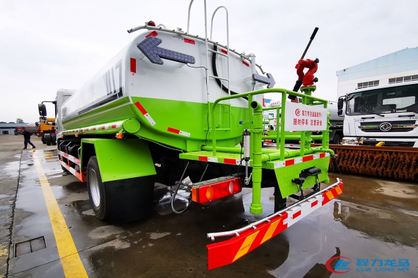 国六东风天锦洒水车