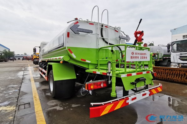 国六东风天锦洒水车