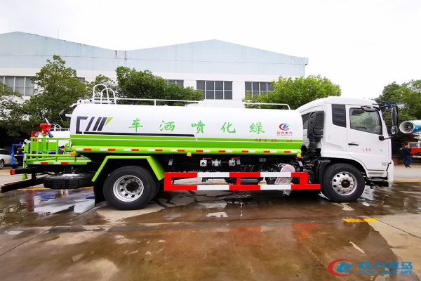 国六东风天锦洒水车
