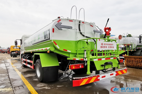国六东风天锦洒水车