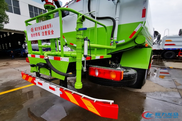 国六东风天锦洒水车