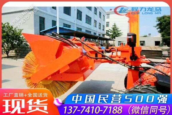 装载机安装扫雪辊刷设备