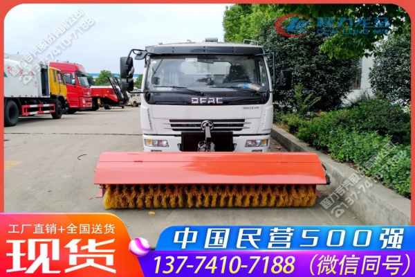 东风大多利卡吸尘滚扫清雪车