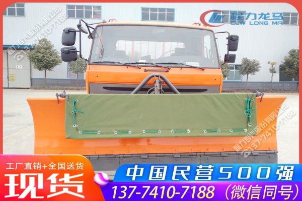 东风153推雪撒布车带中置扫雪滚刷