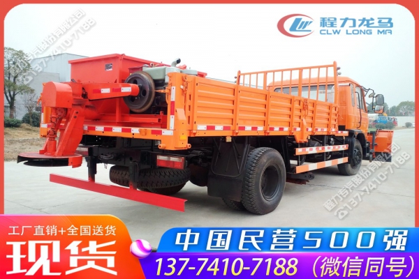 东风153推雪撒布车带中置扫雪滚刷